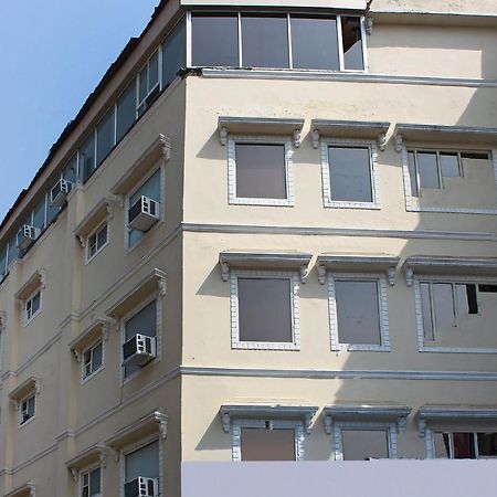 Oyo Hotel Asko International Near Gurudwara Shri Bangla Sahib Нью-Дели Экстерьер фото