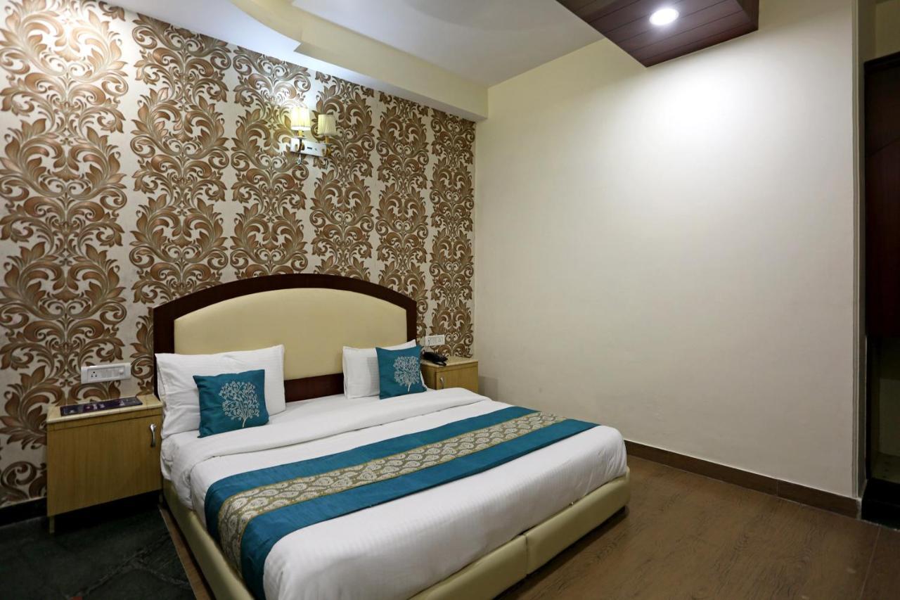 Oyo Hotel Asko International Near Gurudwara Shri Bangla Sahib Нью-Дели Экстерьер фото