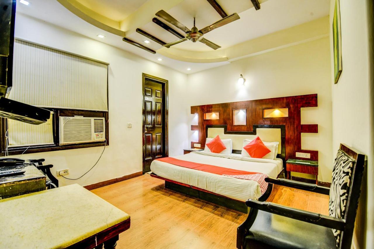 Oyo Hotel Asko International Near Gurudwara Shri Bangla Sahib Нью-Дели Экстерьер фото