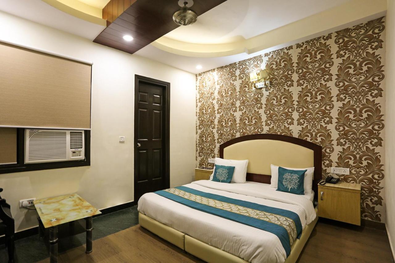 Oyo Hotel Asko International Near Gurudwara Shri Bangla Sahib Нью-Дели Экстерьер фото
