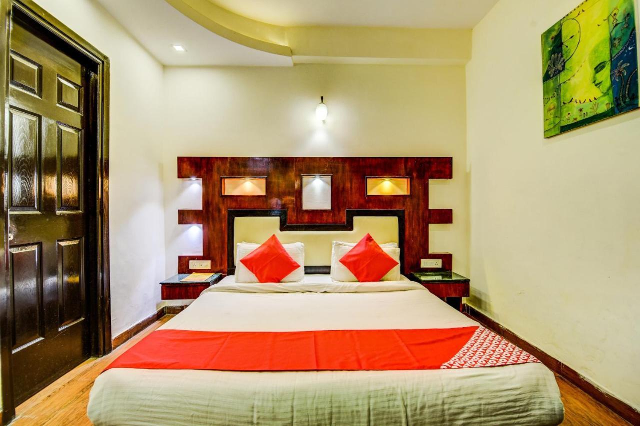 Oyo Hotel Asko International Near Gurudwara Shri Bangla Sahib Нью-Дели Экстерьер фото