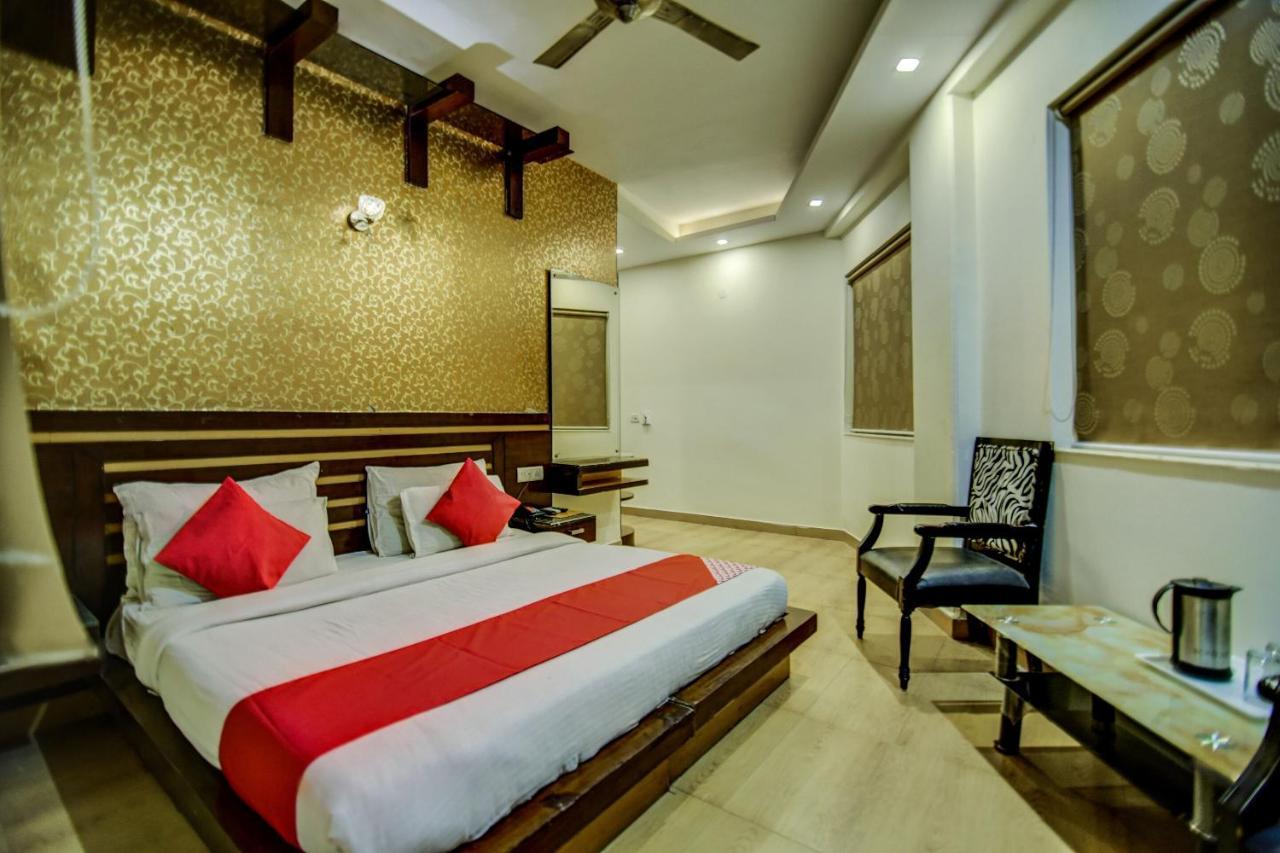 Oyo Hotel Asko International Near Gurudwara Shri Bangla Sahib Нью-Дели Экстерьер фото