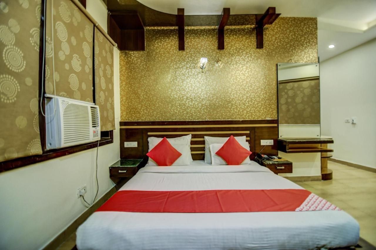 Oyo Hotel Asko International Near Gurudwara Shri Bangla Sahib Нью-Дели Экстерьер фото