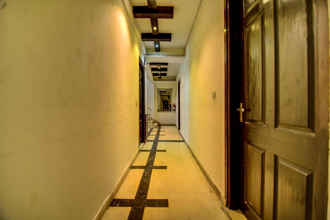 Oyo Hotel Asko International Near Gurudwara Shri Bangla Sahib Нью-Дели Экстерьер фото