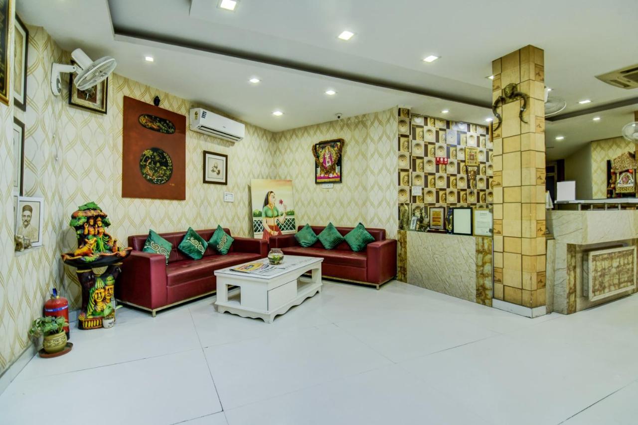 Oyo Hotel Asko International Near Gurudwara Shri Bangla Sahib Нью-Дели Экстерьер фото
