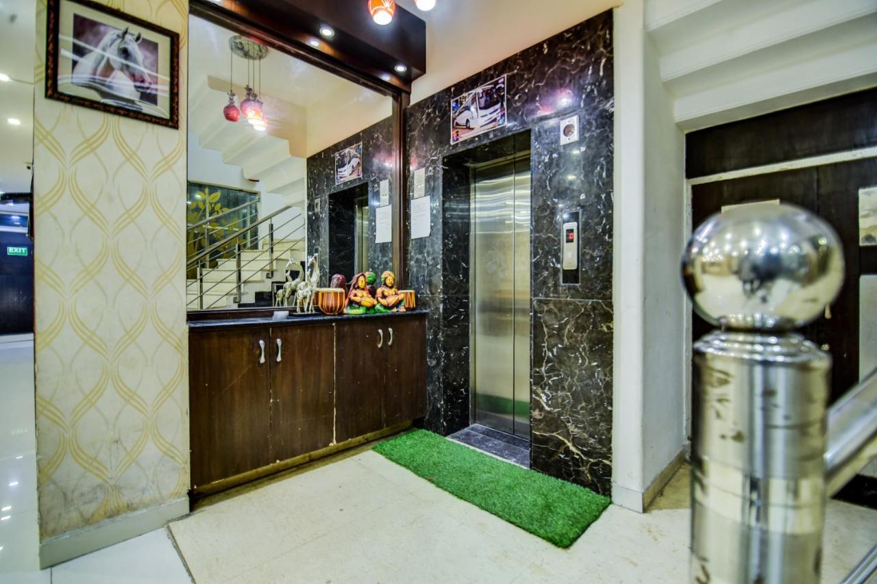 Oyo Hotel Asko International Near Gurudwara Shri Bangla Sahib Нью-Дели Экстерьер фото