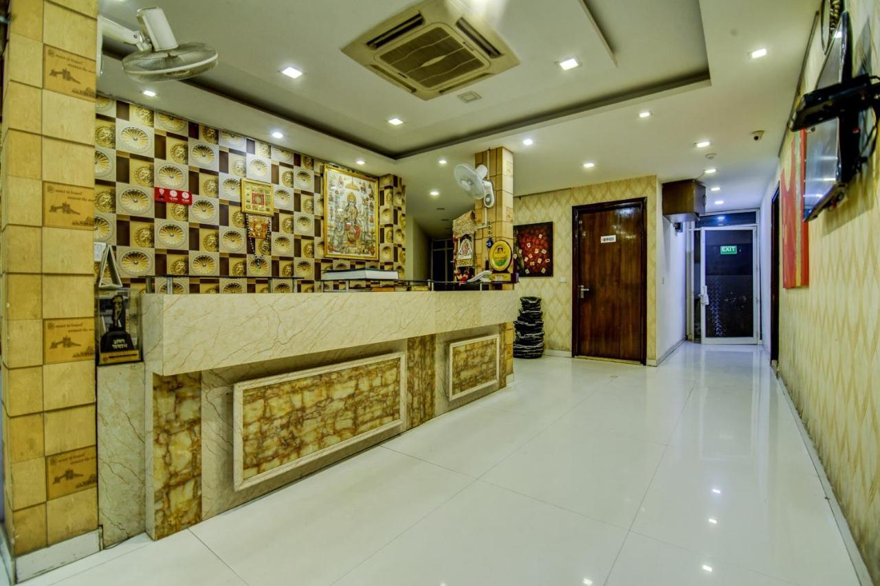 Oyo Hotel Asko International Near Gurudwara Shri Bangla Sahib Нью-Дели Экстерьер фото
